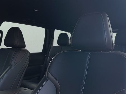 Used 2025 Nissan Armada SL w/ Captain's Chari Seat Package AWD/4WD image 18