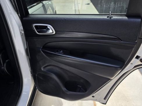 Used 2021 Jeep Grand Cherokee Laredo RWD image 17
