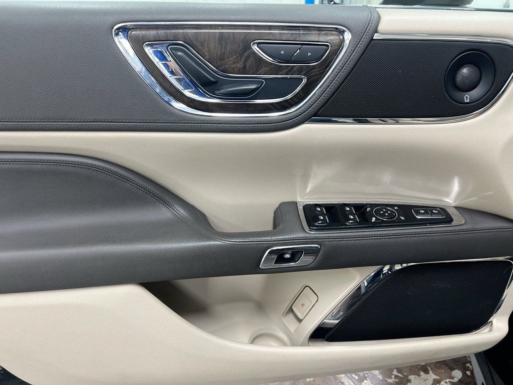 Used 2017 Lincoln Continental Select AWD/4WD image 21