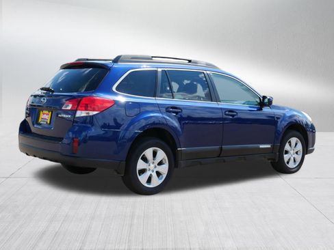 Used 2011 Subaru Outback 2.5i Premium w/ All-Weather Pkg AWD/4WD image 7