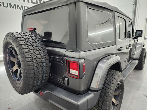 Used 2018 Jeep Wrangler Unlimited Sahara image 4
