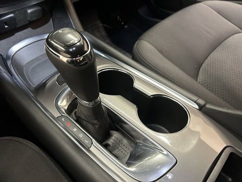 Used 2017 Chevrolet Malibu LT image 23