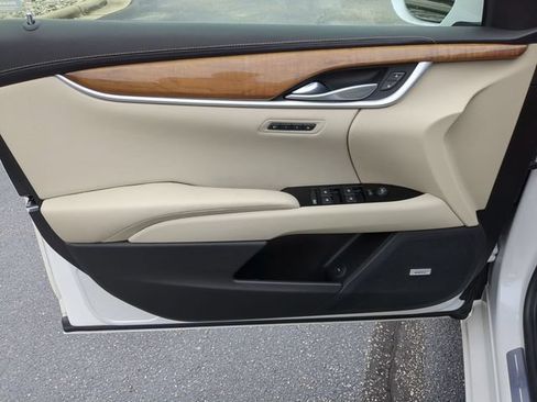 Used 2019 Cadillac XTS Luxury FWD image 12