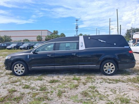 Used 2013 Lincoln MKT AWD image 9