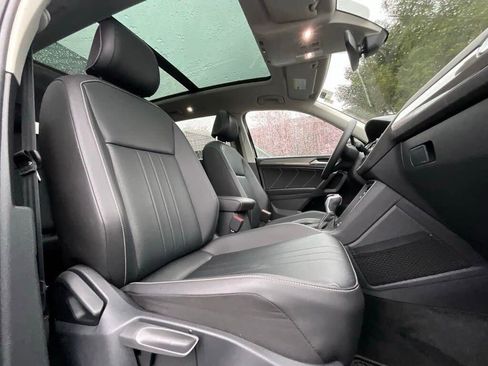 Used 2022 Volkswagen Tiguan SE image 12