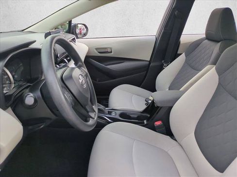 Used 2022 Toyota Corolla LE FWD image 15