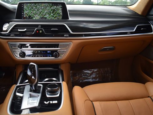 Used 2018 BMW M760i xDrive AWD/4WD image 10