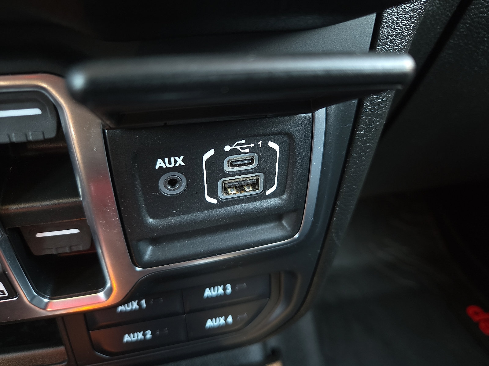 Used 2025 Jeep Gladiator Sport AWD/4WD image 22