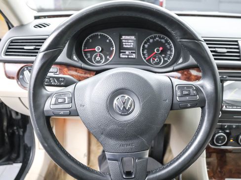 Used 2013 Volkswagen Passat TDI SEL Premium FWD image 8