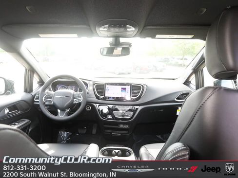 New 2025 Chrysler Voyager LX FWD image 23