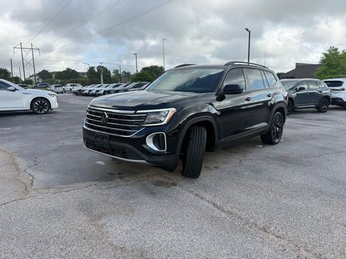 Certified 2025 Volkswagen Atlas SE image 6