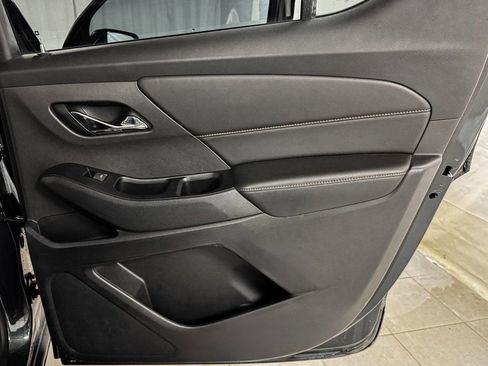 Used 2018 Chevrolet Traverse LT image 14