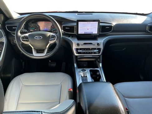 Used 2021 Ford Explorer XLT w/ Equipment Group 202A image 17