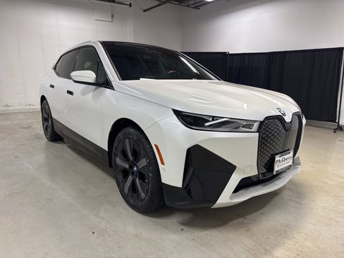 Used 2025 BMW iX M60 image 9