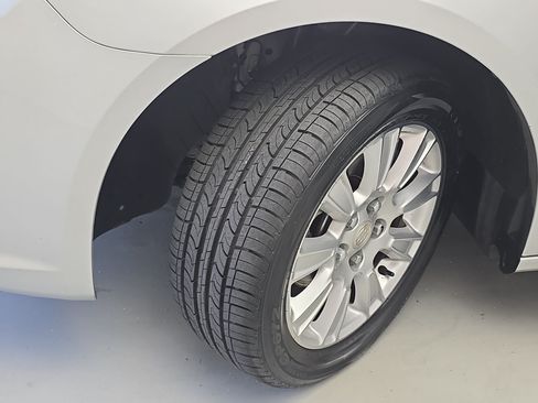 Used 2013 Buick LaCrosse FWD image 29
