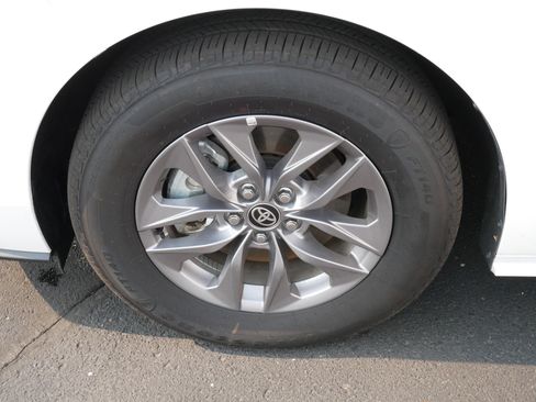 Certified 2026 Toyota Sienna LE FWD image 15