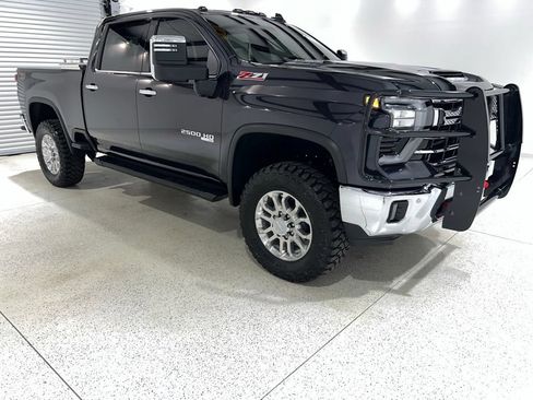 Used 2024 Chevrolet Silverado 2500 LTZ w/ LTZ Plus Package AWD/4WD image 7