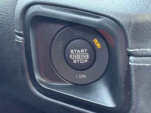 Used 2025 Jeep Wrangler Unlimited Rubicon AWD/4WD image 30