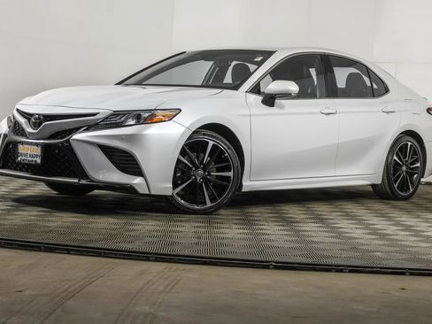 Used 2018 Toyota Camry XSE image 2