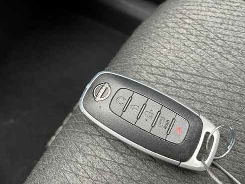 Used 2025 Nissan Rogue SV image 28