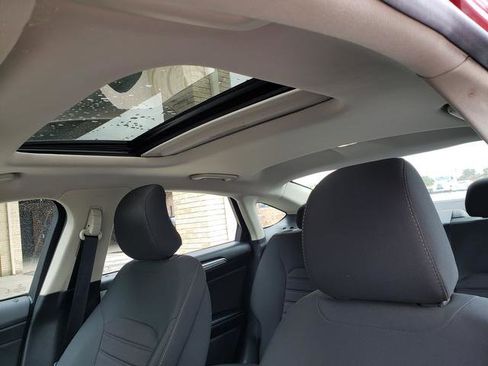 Used 2019 Ford Fusion SE image 12