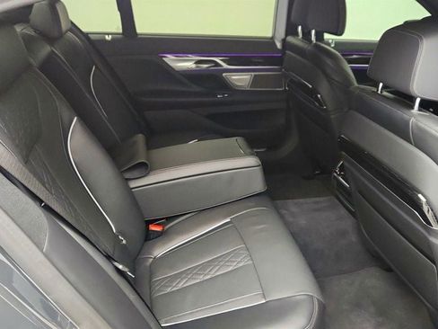 Used 2022 BMW 750i xDrive w/ Executive Package image 24