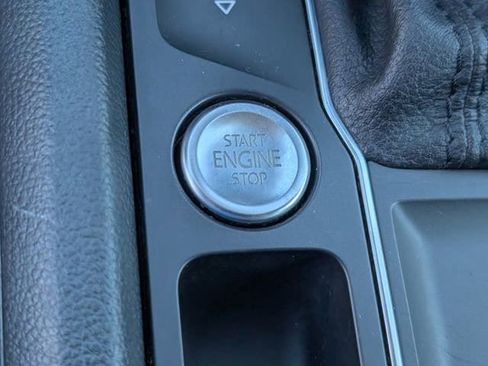Used 2019 Volkswagen Atlas SE FWD image 19
