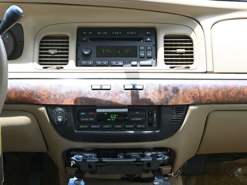 Used 2009 Mercury Grand Marquis LS RWD image 13