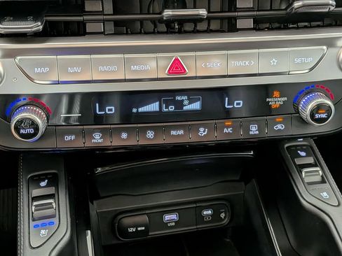 Used 2024 Kia Telluride EX w/ EX Captain's Chair Package FWD image 21