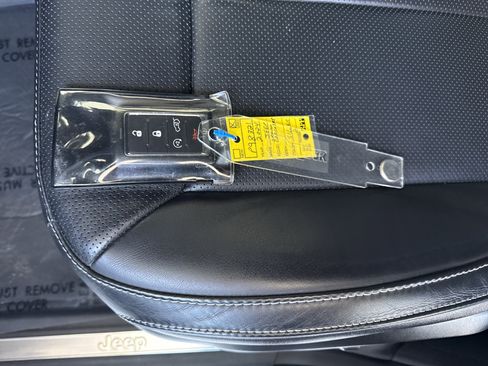 Used 2024 Jeep Grand Cherokee Overland w/ Trailer Tow Package image 35