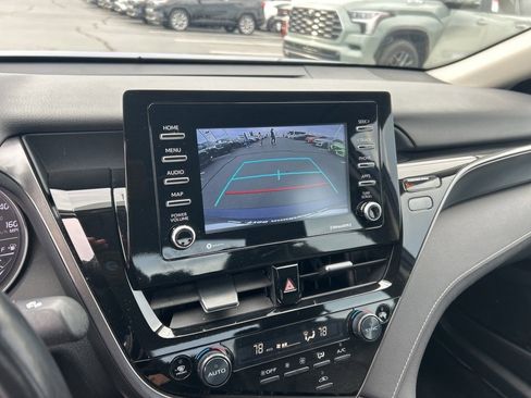Used 2024 Toyota Camry SE image 11