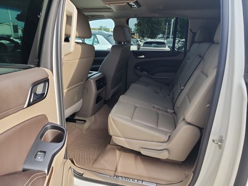 Used 2017 Chevrolet Suburban LT RWD image 18