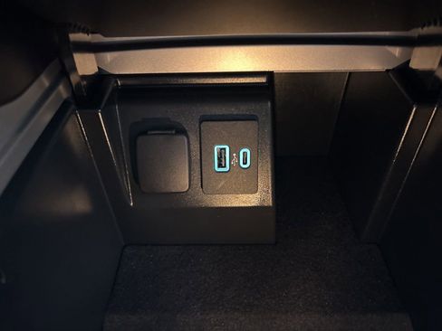 Used 2023 Ford Explorer Limited w/ Equipment Group 301A image 19