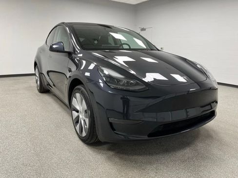 Used 2024 Tesla Model Y 2WD image 2