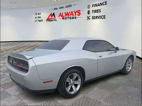 Used 2020 Dodge Challenger SXT w/ Driver Convenience Group RWD image 25