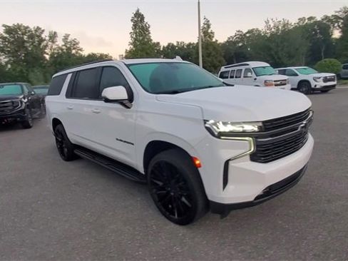 Used 2022 Chevrolet Suburban RST w/ Luxury Package image 2