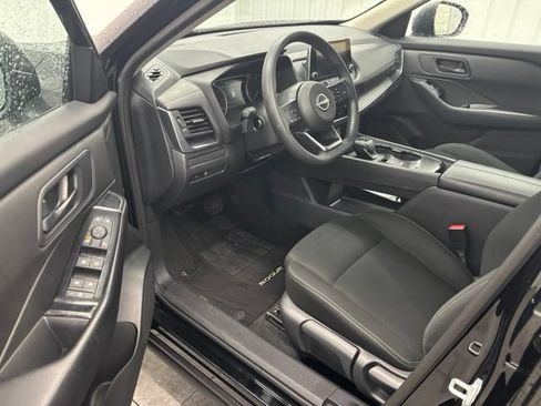 Used 2024 Nissan Rogue S FWD image 12
