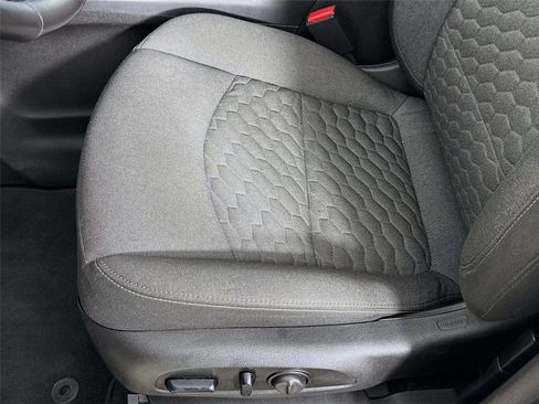 Used 2018 Chevrolet Equinox LT FWD image 19