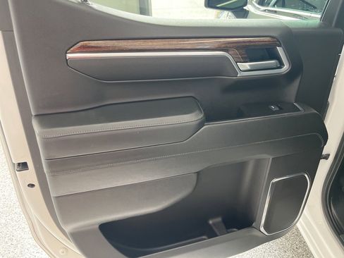 Used 2025 GMC Sierra 1500 SLE image 30