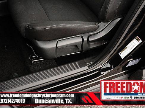 Used 2024 Nissan Rogue S FWD image 35