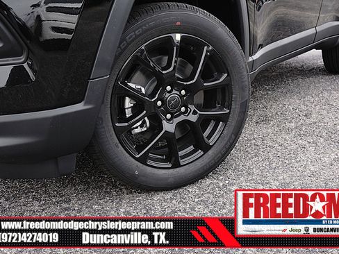 New 2026 Jeep Compass Latitude image 9