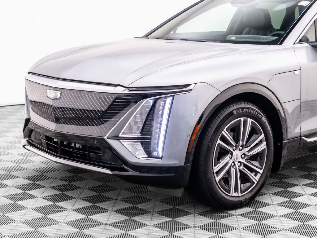 Used 2024 Cadillac Lyriq Luxury w/ LPO, Floor Liner Package AWD/4WD image 39