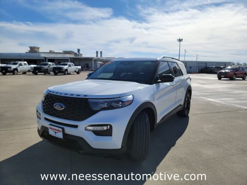 Used 2024 Ford Explorer ST-Line w/ Class IV Trailer Tow Package image 3