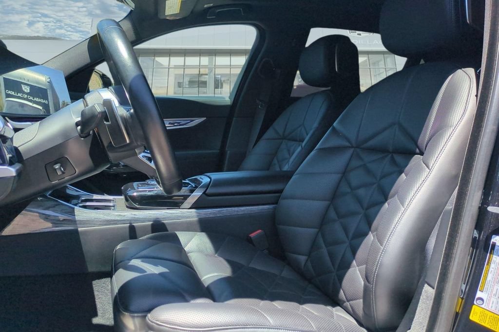 Used 2023 BMW 740i w/ Parking Assistance Package RWD image 15