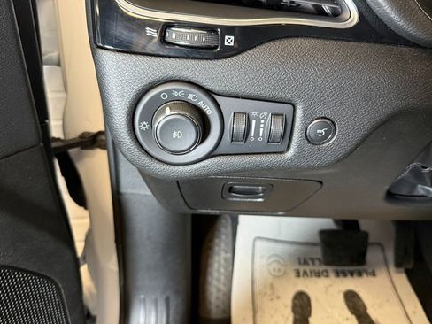 Used 2023 Jeep Cherokee Altitude Lux image 20