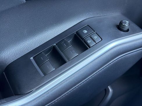 Used 2021 Toyota Highlander XSE FWD image 12