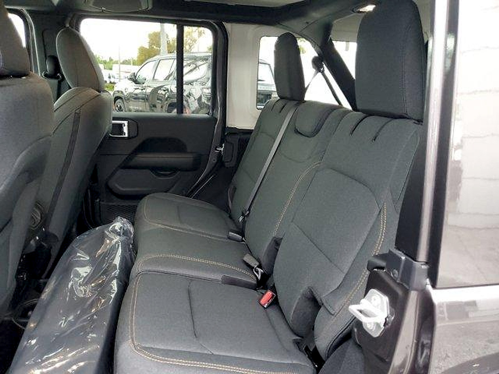 New 2026 Jeep Wrangler Unlimited Sahara w/ Technology Group AWD/4WD image 7