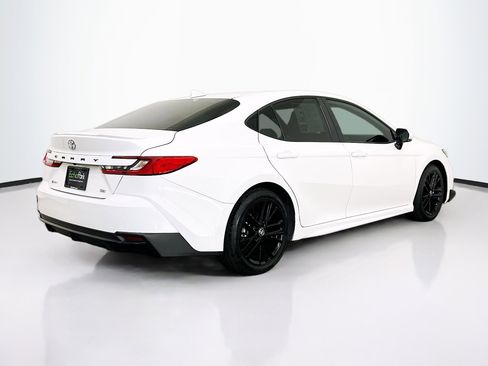 Used 2025 Toyota Camry SE FWD image 9