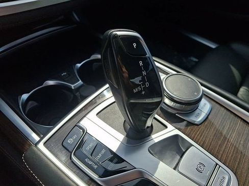 Used 2022 BMW 750i xDrive AWD/4WD image 18