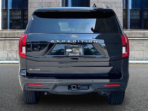 Certified 2025 Ford Expedition Active RWD image 4
